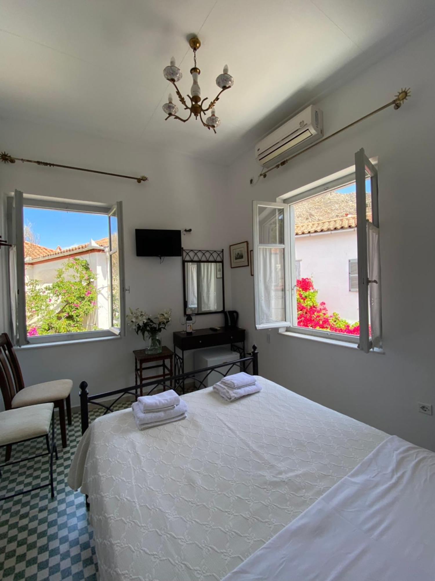 Douskos Uptown Living Hotel Hydra  Exterior foto