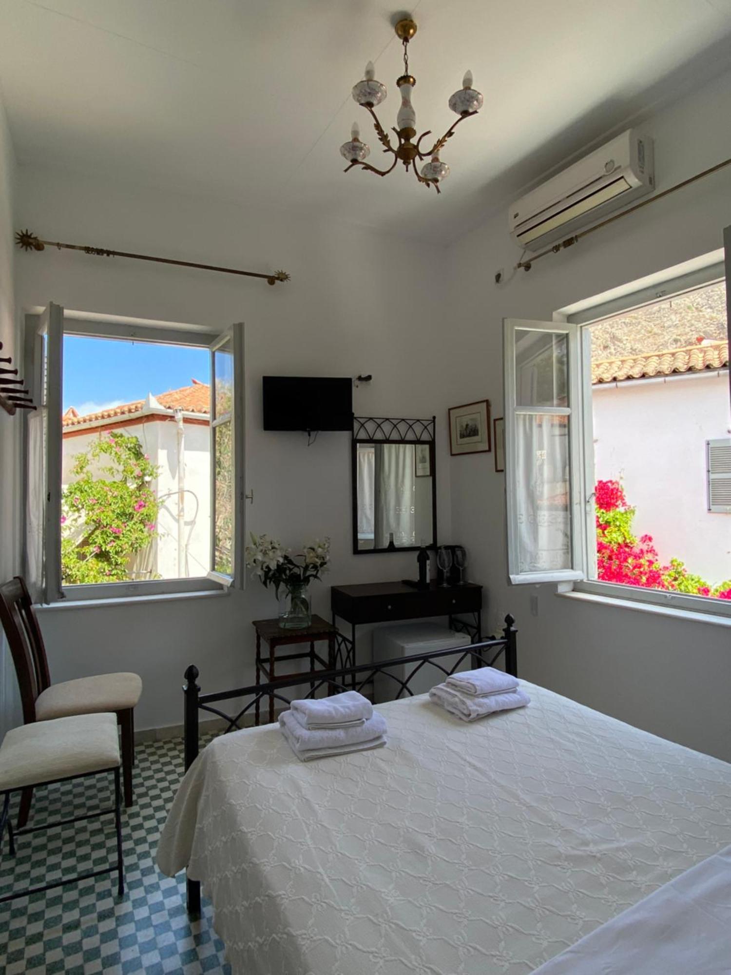Douskos Uptown Living Hotel Hydra  Exterior foto