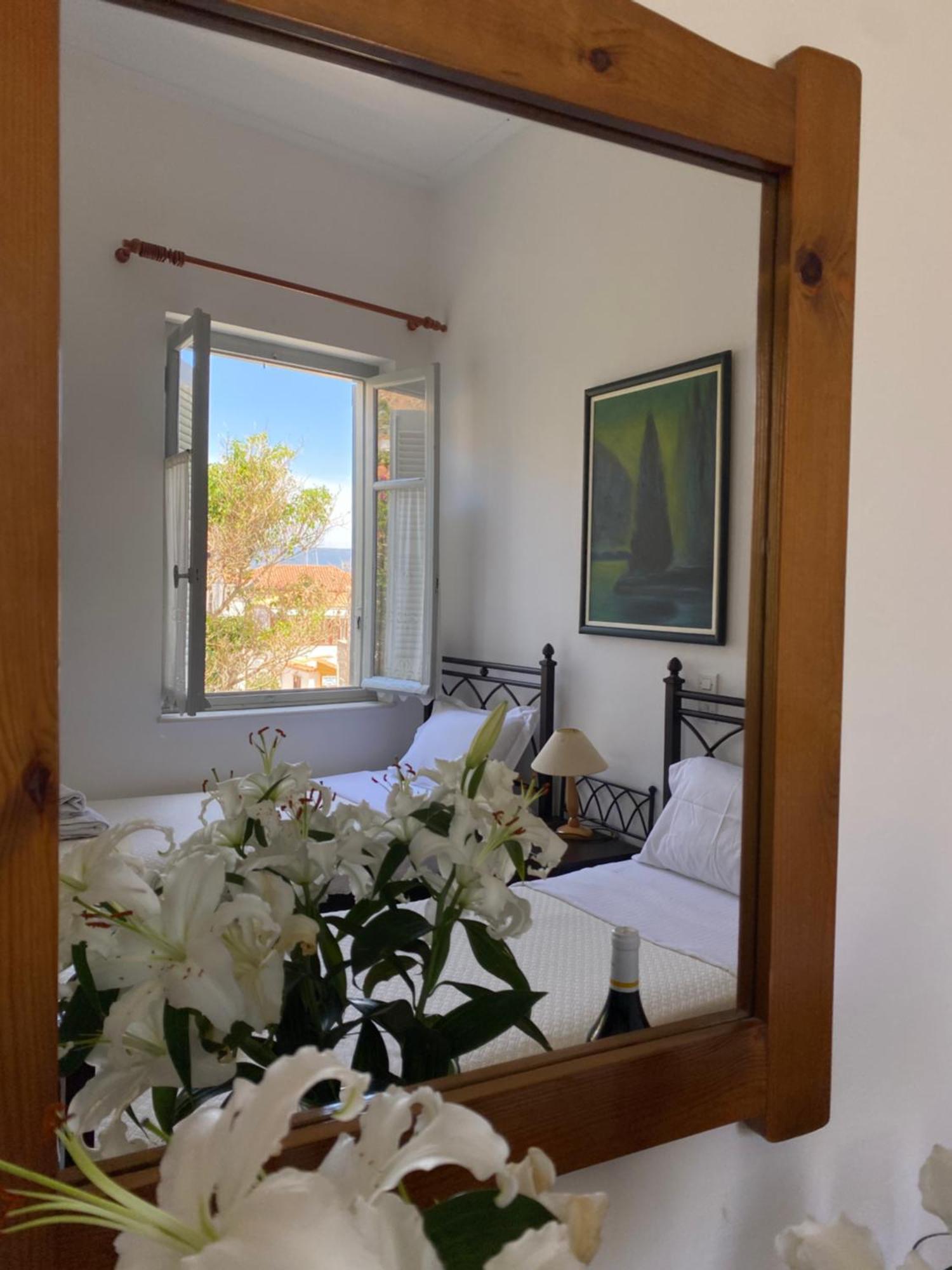 Douskos Uptown Living Hotel Hydra  Exterior foto