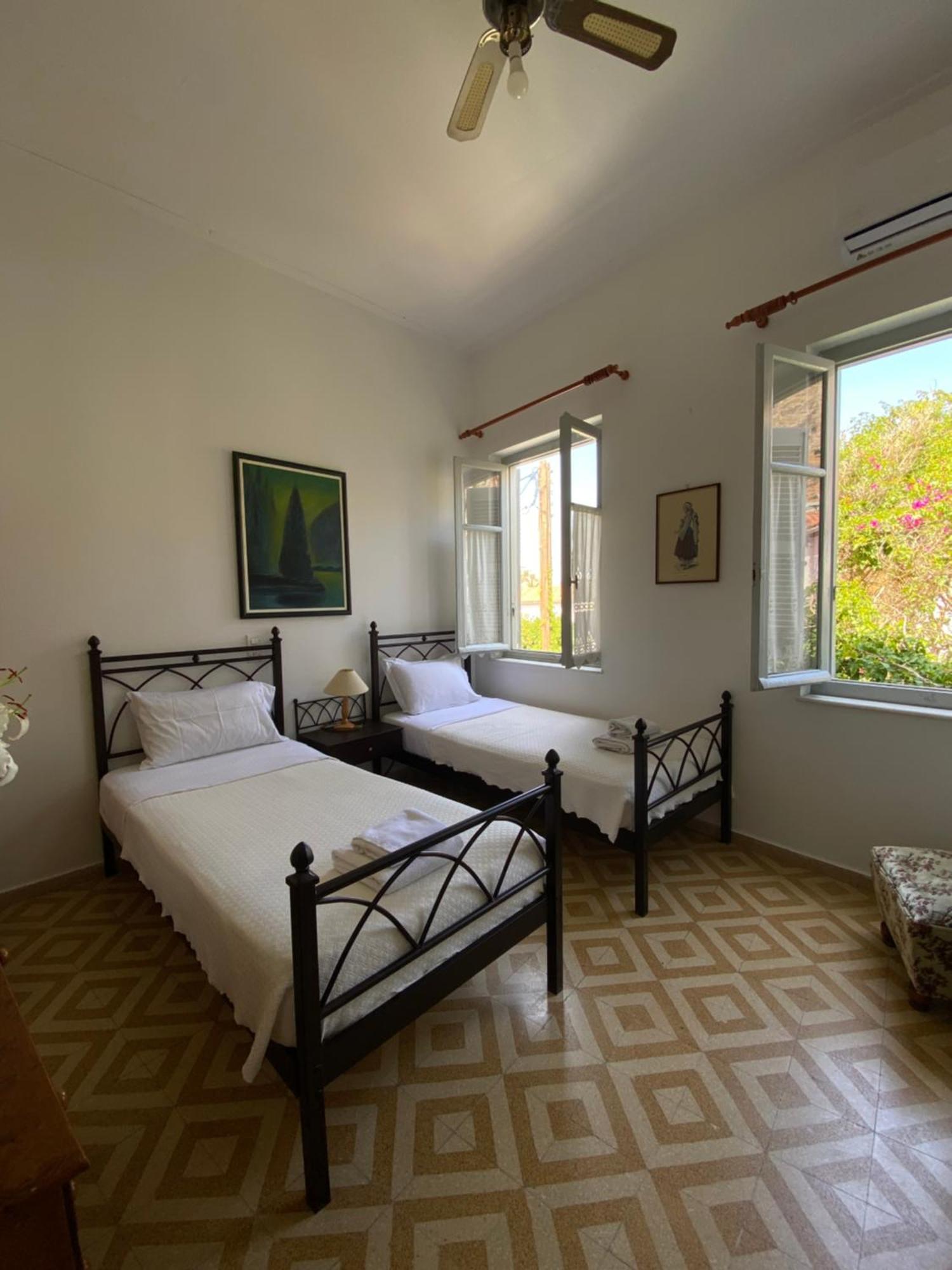 Douskos Uptown Living Hotel Hydra  Exterior foto