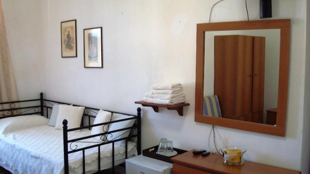 Douskos Uptown Living Hotel Hydra  Exterior foto