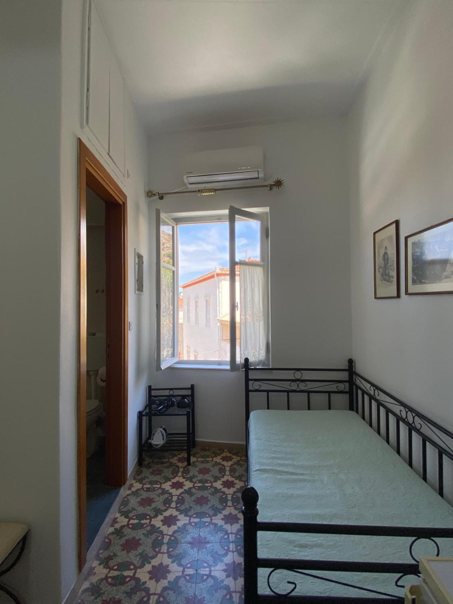 Douskos Uptown Living Hotel Hydra  Exterior foto