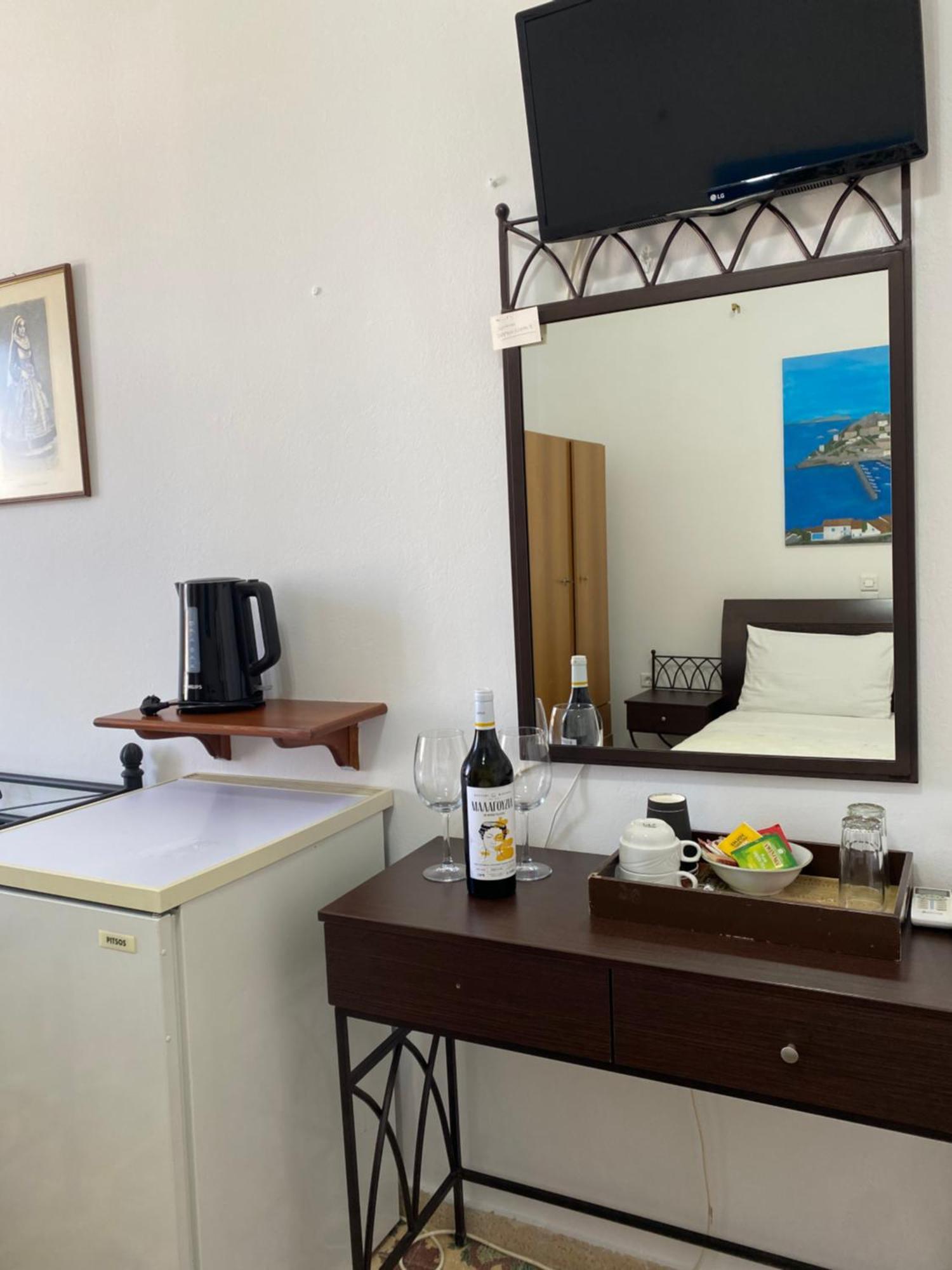 Douskos Uptown Living Hotel Hydra  Exterior foto
