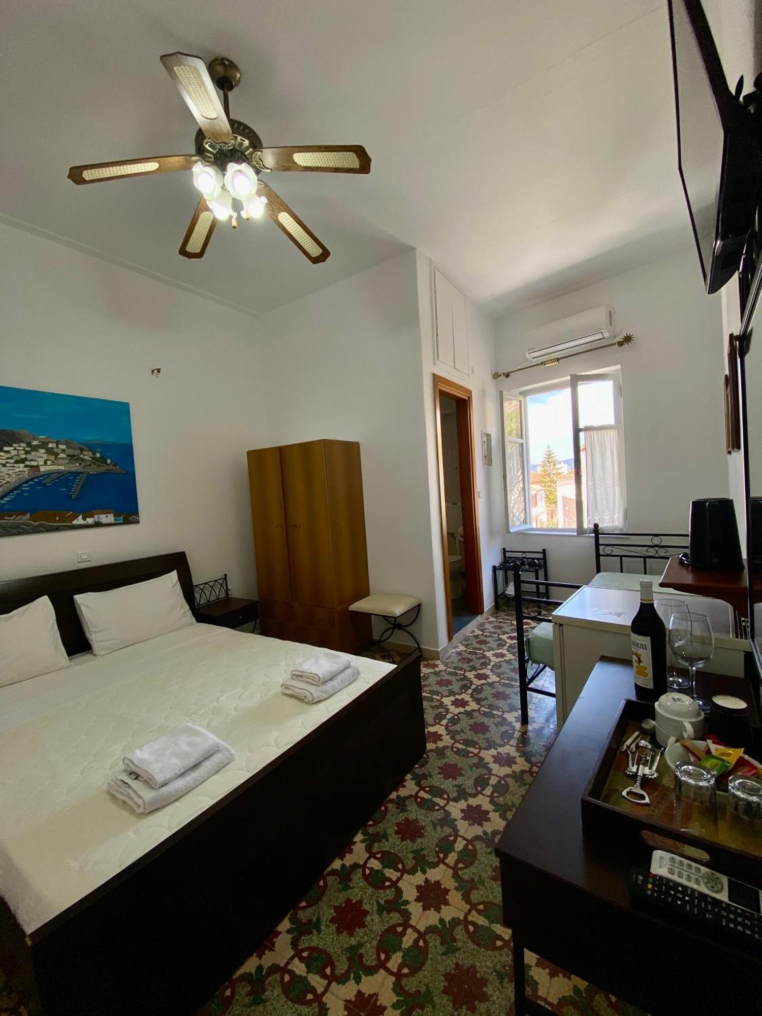 Douskos Uptown Living Hotel Hydra  Exterior foto